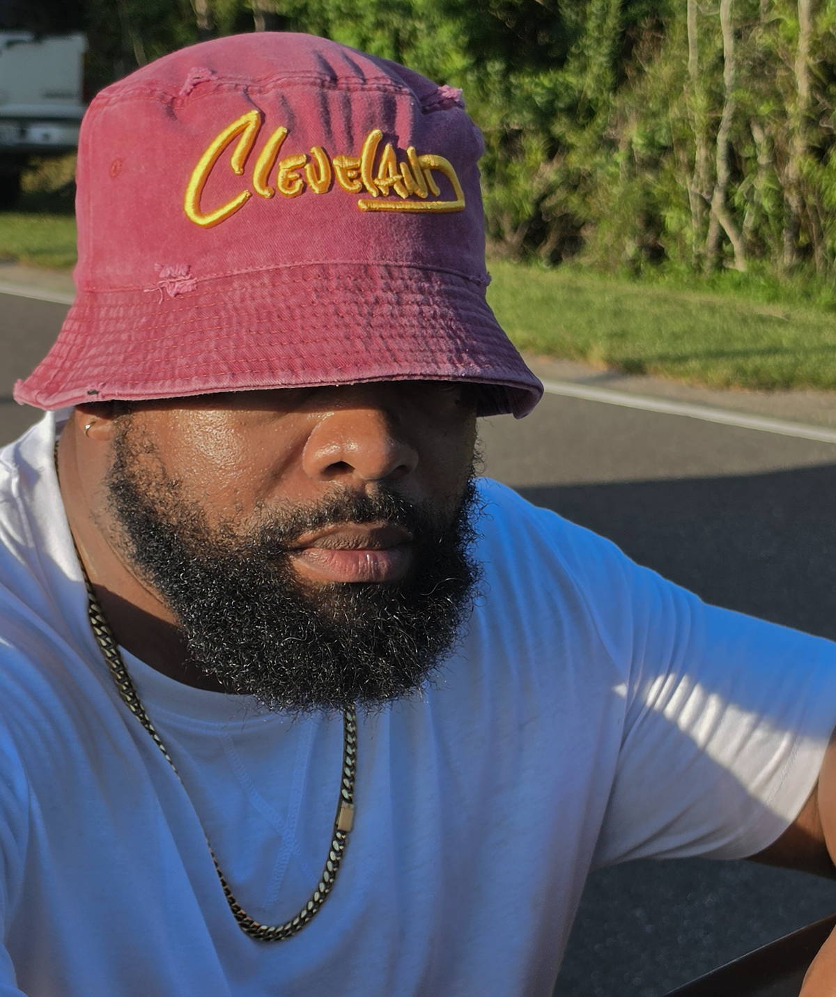 Wine bucket hat in the wild